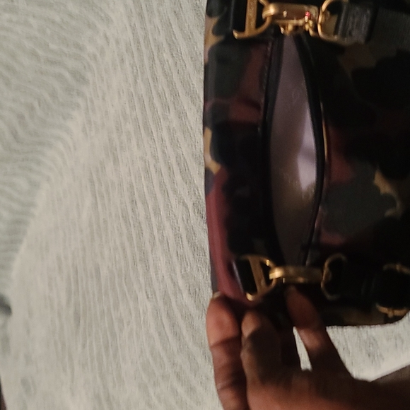 Crossbody - Picture 3 of 4